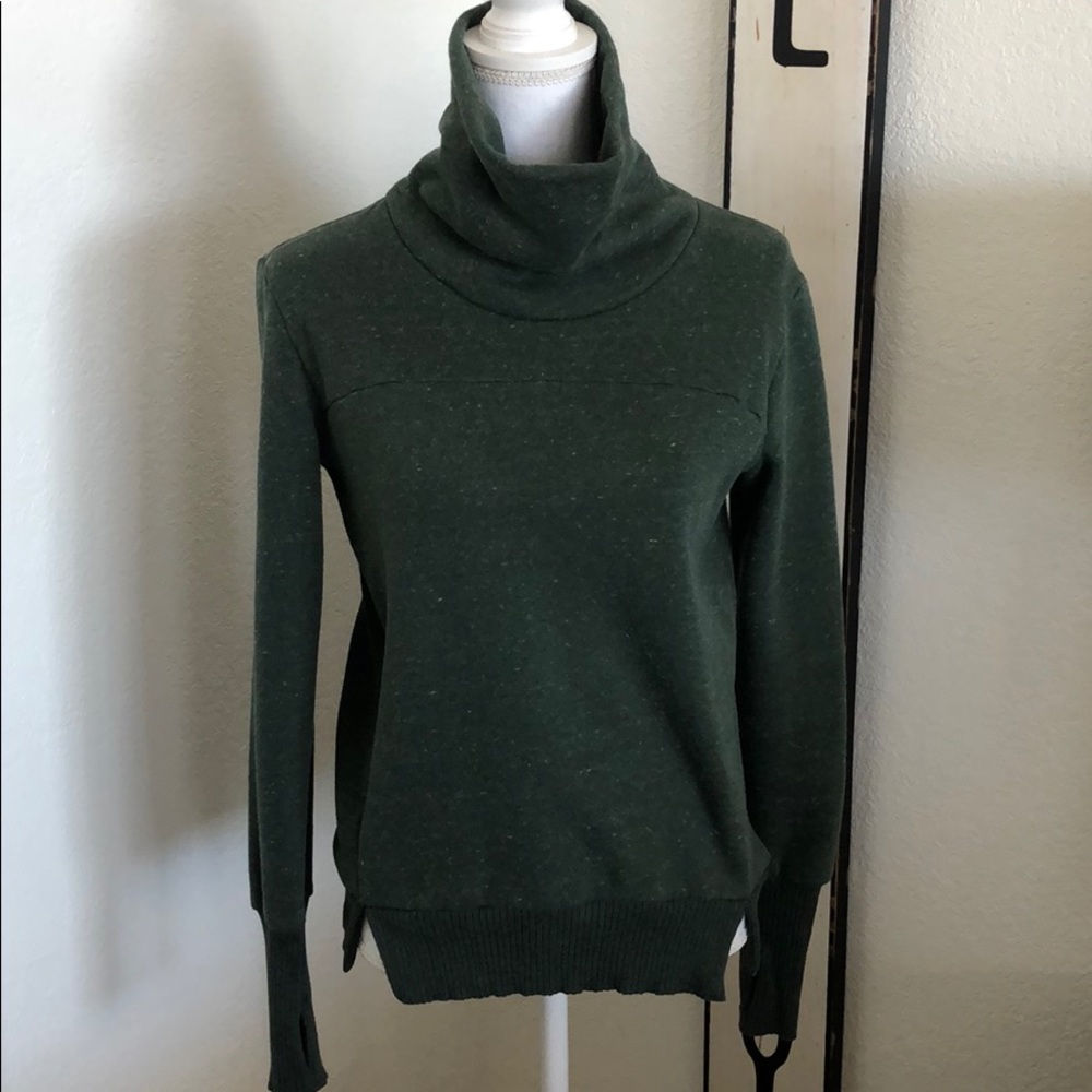 Alo Sweatshirt/Fleece inside.
